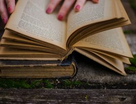 Erzählverhalten altes Buch