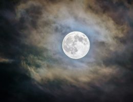 Der Mond im Märchen Mond am Nachthimmel