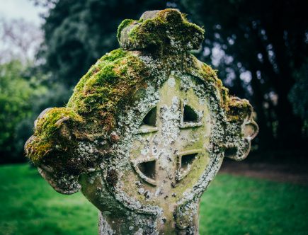 Keltsiche Märchen Keltisches Kreuz als Grabstein